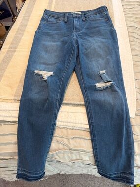 Madewell Relaxed 10” high rise skinny Jeans in Medium Blue with Knee Rips